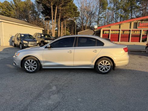Used 2014 Volkswagen Jetta SE image 3