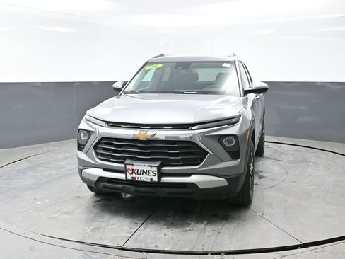 Used 2025 Chevrolet TrailBlazer LT w/ Driver Confidence Package image 8