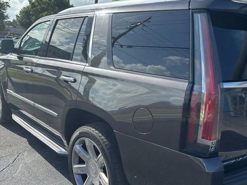 Used 2015 Cadillac Escalade Luxury AWD/4WD image 5