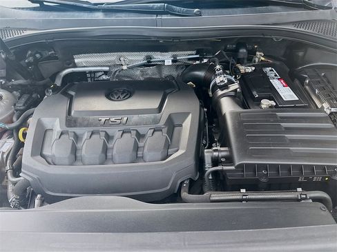 Used 2022 Volkswagen Tiguan SE R-Line image 32