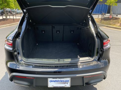 Used 2023 Porsche Macan AWD/4WD image 47