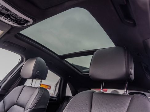 Used 2024 Porsche Macan Base w/ Premium Plus Package image 17