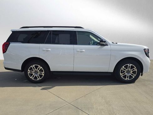 Used 2025 Ford Expedition Active AWD/4WD image 2