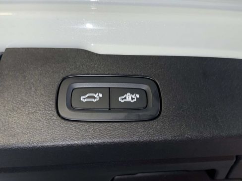 Used 2025 Volvo V60 B5 Cross Country Plus AWD/4WD image 18