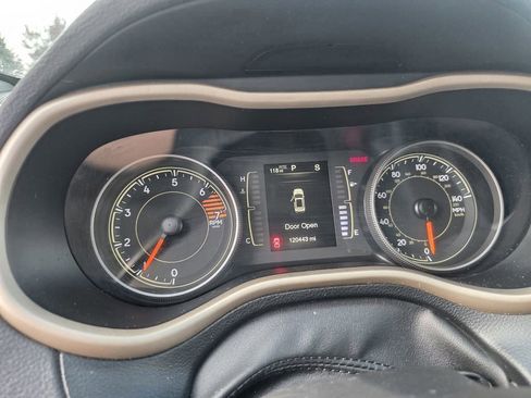 Used 2017 Jeep Cherokee Sport image 18