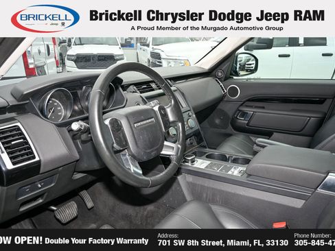 Used 2019 Land Rover Discovery SE AWD/4WD image 14