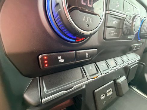 Used 2019 Chevrolet Silverado 1500 LT Trail Boss AWD/4WD image 19