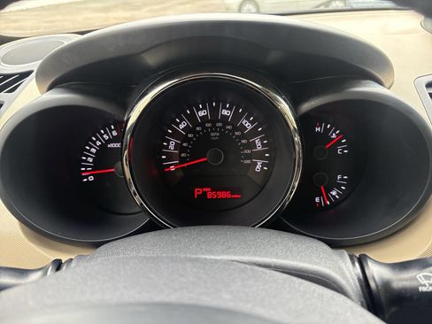 Used 2011 Kia Soul ! FWD image 9