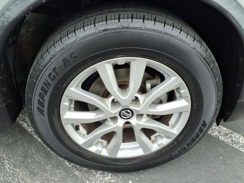 Used 2018 Nissan Rogue SV image 8