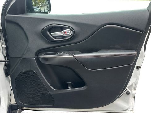 Used 2019 Jeep Cherokee Trailhawk w/ Cold Weather Group image 21