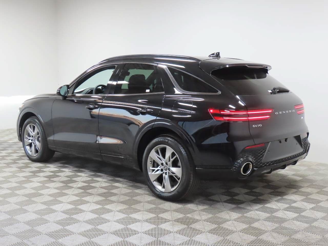 Used 2024 Genesis GV70 3.5T Sport AWD/4WD image 3