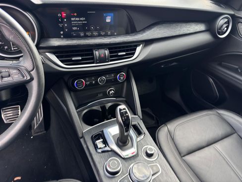 Used 2022 Alfa Romeo Stelvio Sprint image 19