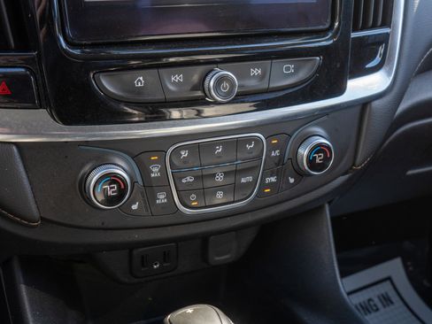 Used 2019 Chevrolet Traverse LT image 14