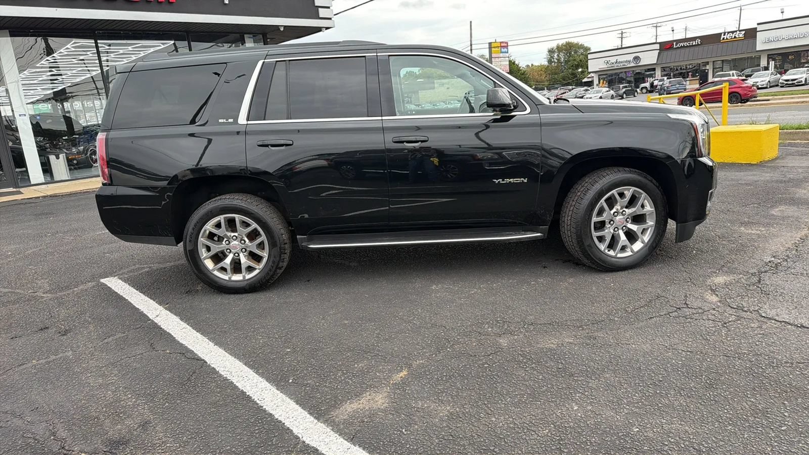 Used 2019 GMC Yukon SLE w/ SLE Value Package AWD/4WD image 2