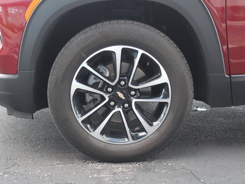 Certified 2025 Chevrolet TrailBlazer LT w/ LT Cold Weather Package AWD/4WD image 30