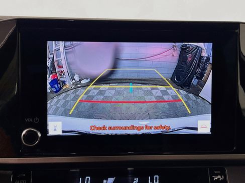 Used 2025 Toyota Camry SE FWD image 28