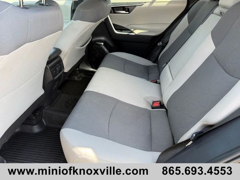 Used 2020 Toyota RAV4 XLE FWD image 16