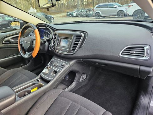 Used 2015 Chrysler 200 Limited image 34