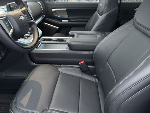 New 2025 Ford Expedition Platinum w/ Driver's Package image 9