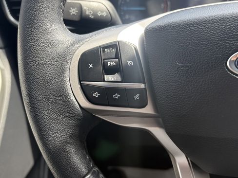 Used 2022 Ford Explorer XLT w/ Equipment Group 202A AWD/4WD image 20