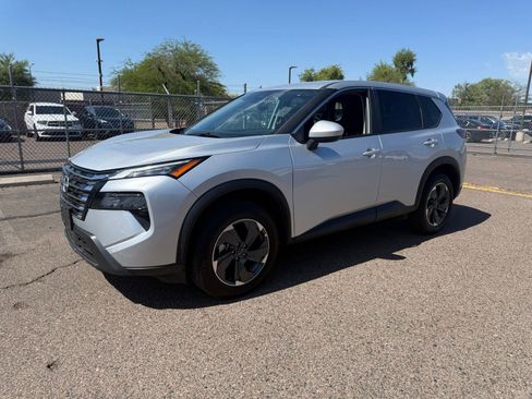 Certified 2025 Nissan Rogue SV FWD image 1