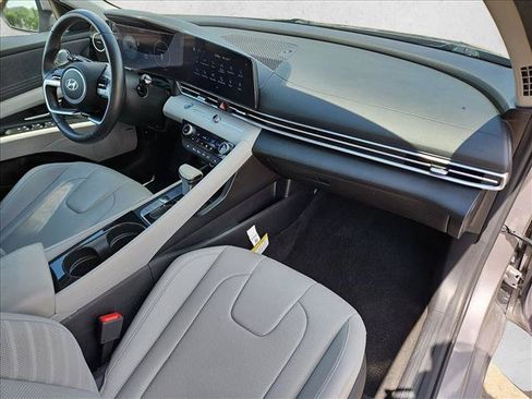Used 2025 Hyundai Elantra Limited FWD image 21