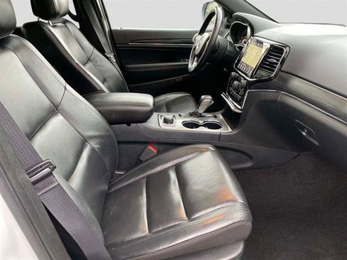 Used 2020 Jeep Grand Cherokee Limited image 21