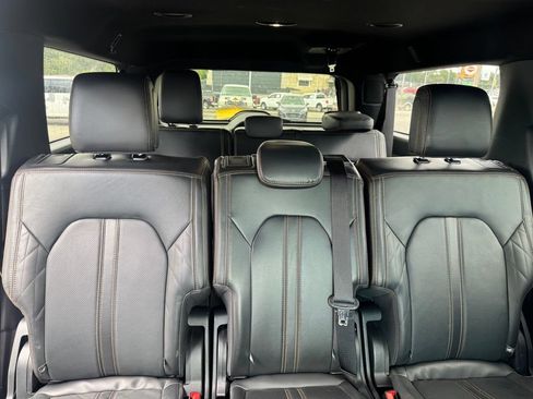 Used 2023 Ford Expedition Max Platinum AWD/4WD image 9