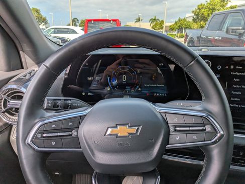Used 2025 Chevrolet Equinox LT FWD image 25