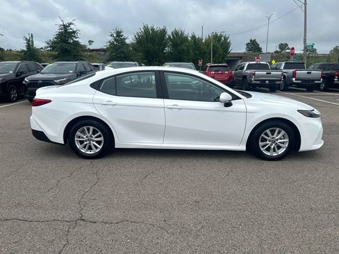 Used 2025 Toyota Camry LE FWD image 8
