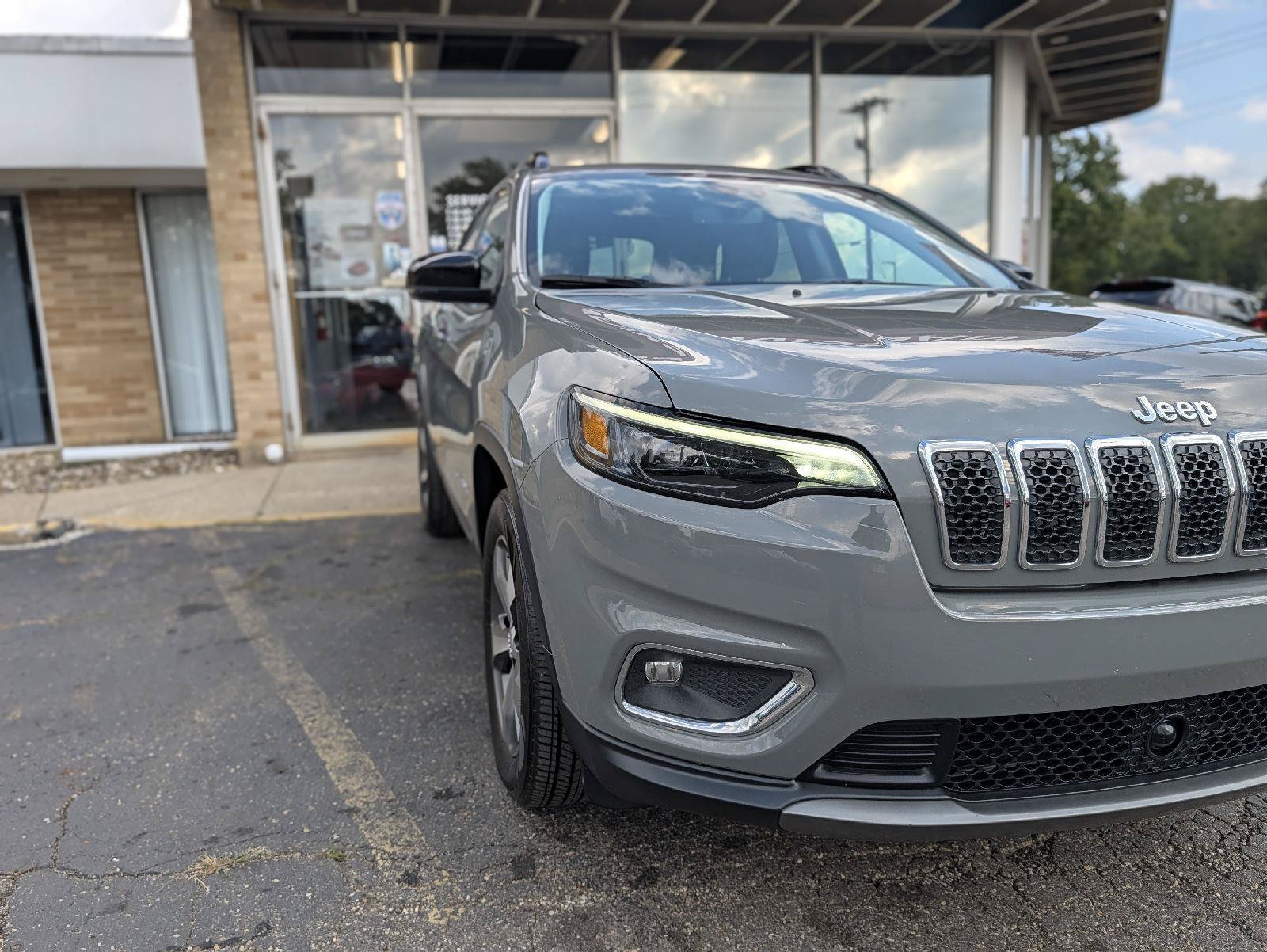 Used 2022 Jeep Cherokee Limited AWD/4WD image 20
