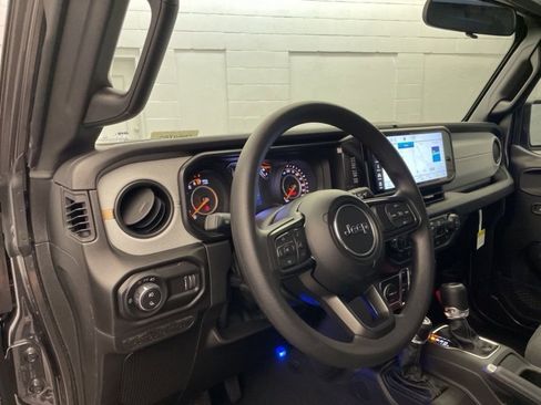 New 2026 Jeep Gladiator Sport image 13