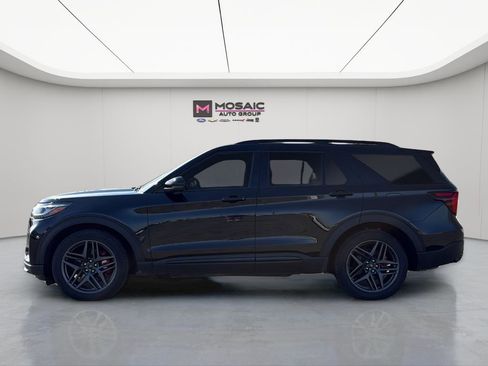 Used 2025 Ford Explorer ST image 4