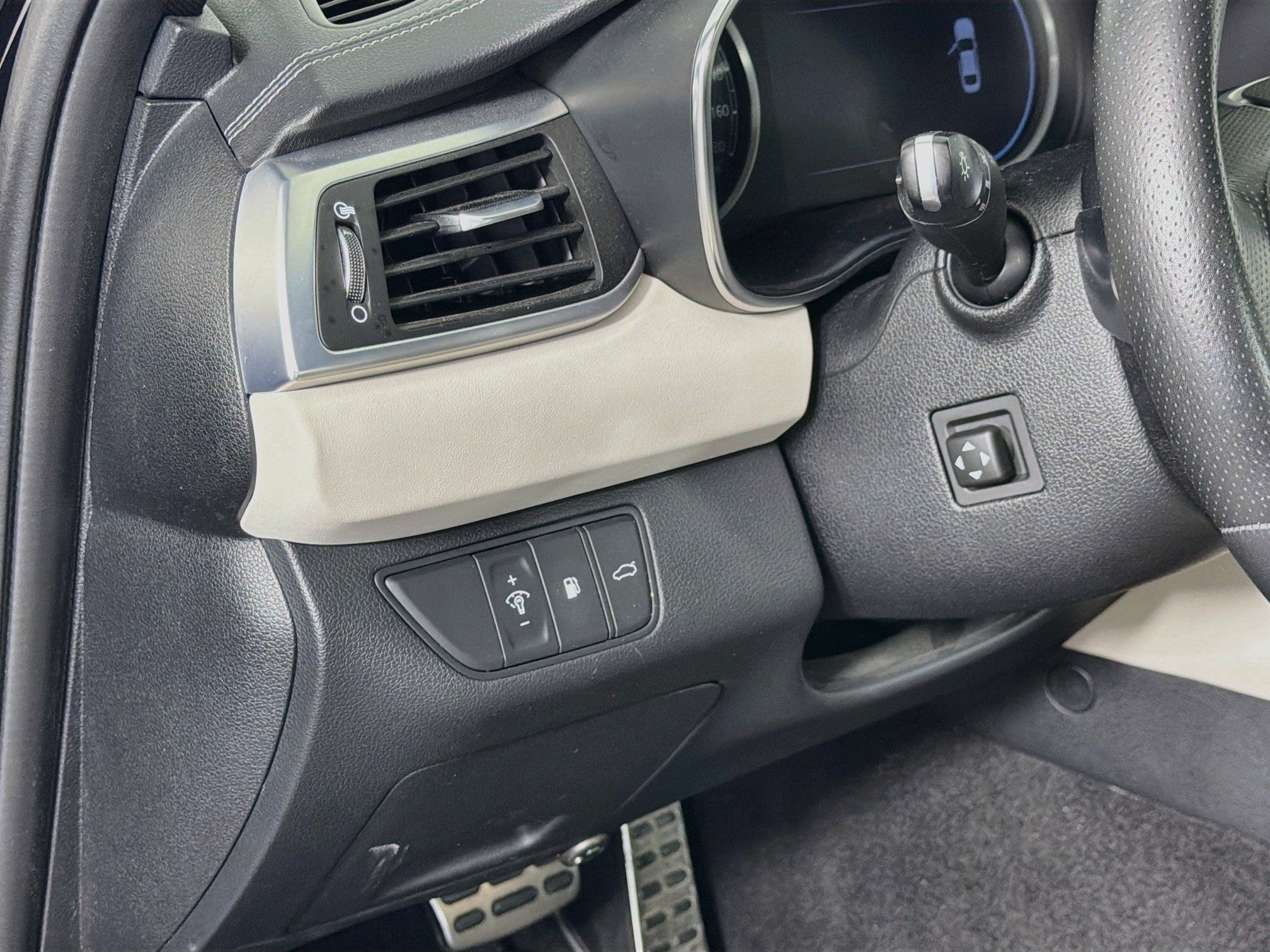 Used 2023 Genesis G70 2.0T w/ Sport Prestige Package RWD image 17