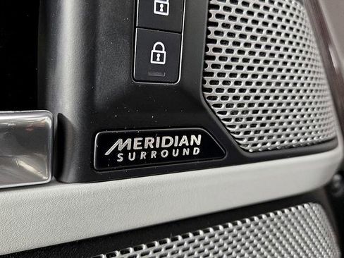 Used 2023 Land Rover Defender 130 SE image 24