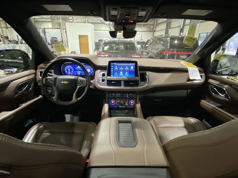 Used 2023 Chevrolet Tahoe High Country RWD image 2