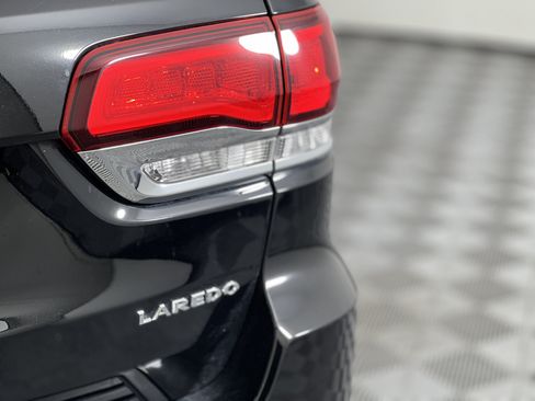 Used 2021 Jeep Grand Cherokee Laredo X AWD/4WD image 12