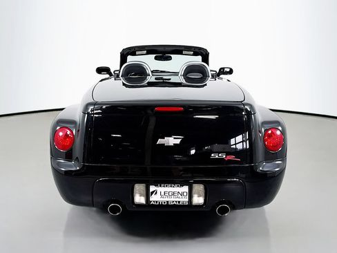 Used 2004 Chevrolet SSR w/ Preferred Equipment Group RWD image 17