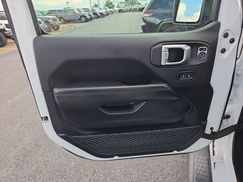 Used 2021 Jeep Wrangler Unlimited Sahara AWD/4WD image 21