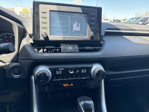 Used 2019 Toyota RAV4 XLE Premium image 10