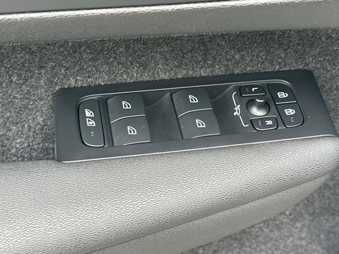 Certified 2023 Volvo XC40 Recharge Ultimate AWD/4WD image 12