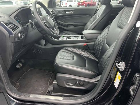 Used 2024 Ford Edge Titanium image 29