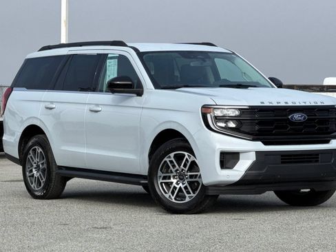 New 2026 Ford Expedition Active AWD/4WD image 2