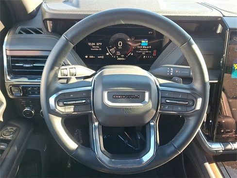 Used 2025 GMC Yukon XL Denali image 21