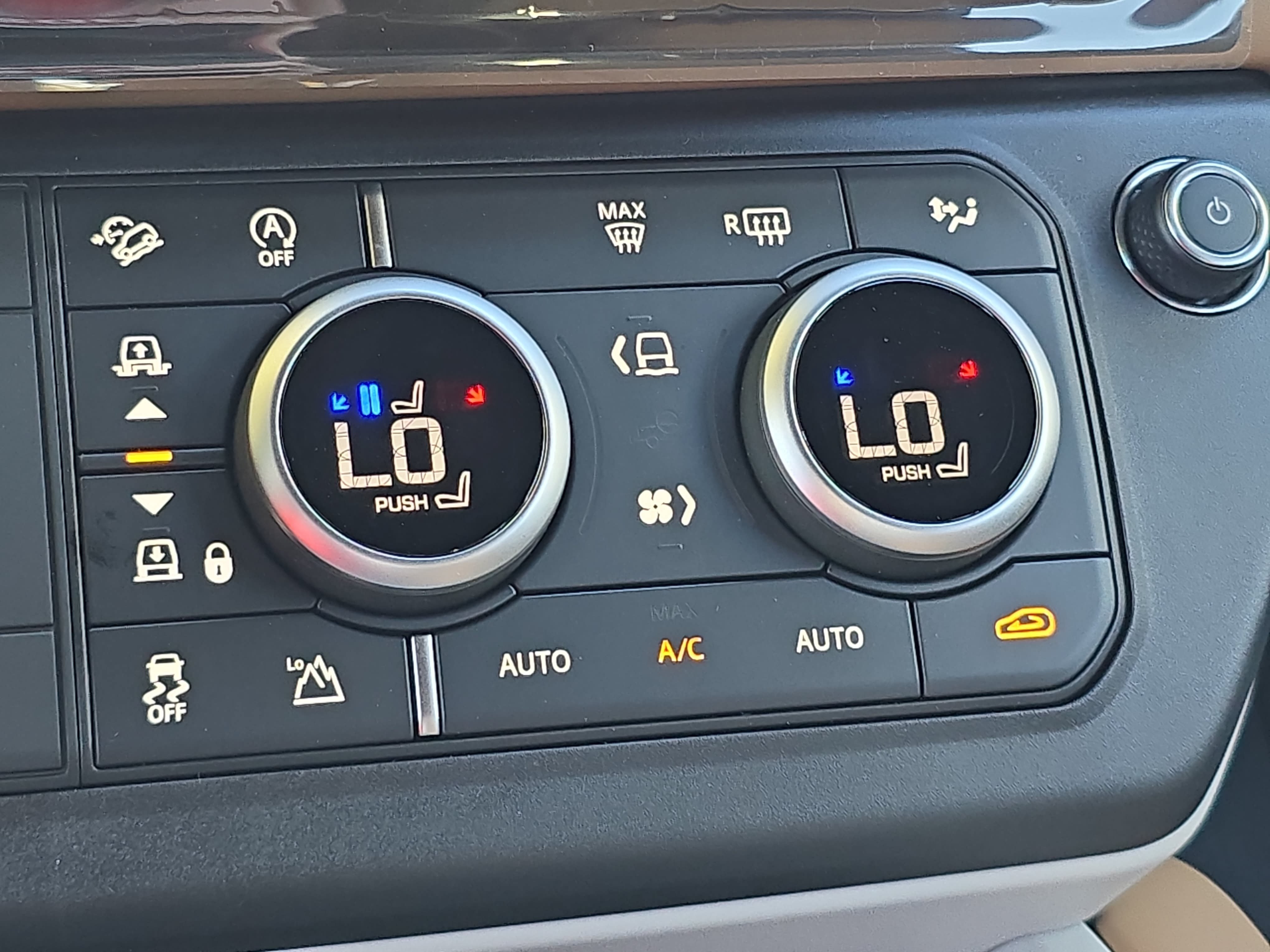 New 2026 Land Rover Defender 110 X-Dynamic SE AWD/4WD image 23