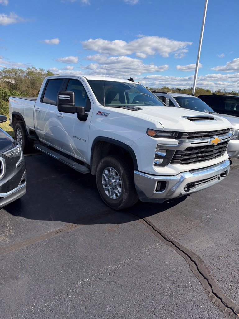 Used 2026 Chevrolet Silverado 2500 LT AWD/4WD image 2