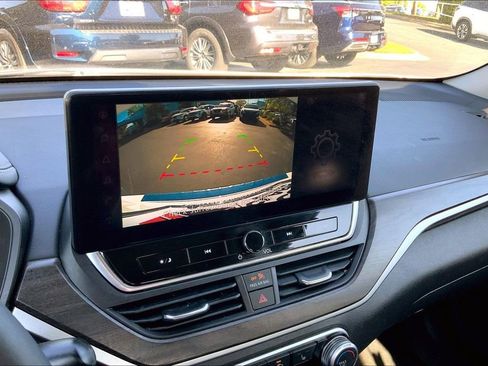 Used 2023 Nissan Altima 2.5 SV w/ SV Premium Package image 11