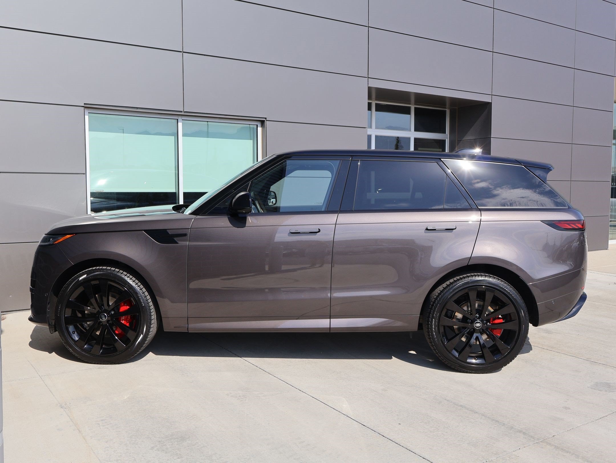 Used 2025 Land Rover Range Rover Sport Dynamic SE AWD/4WD image 11