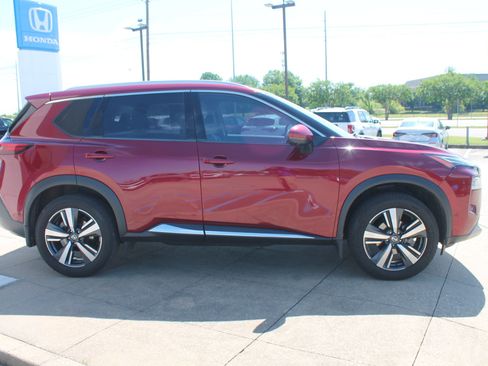 Used 2021 Nissan Rogue Platinum FWD image 3
