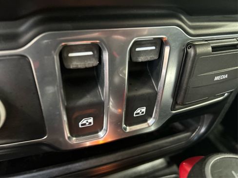 Used 2022 Jeep Wrangler Sport AWD/4WD image 28